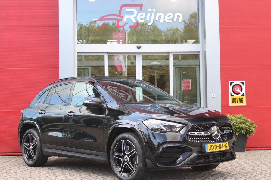Mercedes-Benz GLA 250 e AMG LINE "NIEUW MODEL!" | PANORAMISCH SCHUIF/KANTEL DAK | ELEKTRISCH BEDIENBARE VOORSTOELEN MET GEHEUGENFUNCTIE EN "ZITKINEMATICA" | DRAADLOZE APPLE CARPLAY/ANDROID AUTO | NIGHT PAKKET: DAKRELING ZWART, ZIJRUITEN EN ACHTERRUITEN ZWART, LICHTMETALEN VELGEN 19" ZWART | HEAD UP DISPLAY | REALITY-NAVIGATIE  | 360° CAMERA | MULTI BEAM LED KOPLAMPEN | DODEHOEK DETECTIE | ADAPTIVE CRUISE CONTROL | KEYLESS GO | SFEER VERLICHTING | ELEKTRISCH BEDIENBARE ACHTERKLEP | DRAADLOZE TELEFOONLADER |