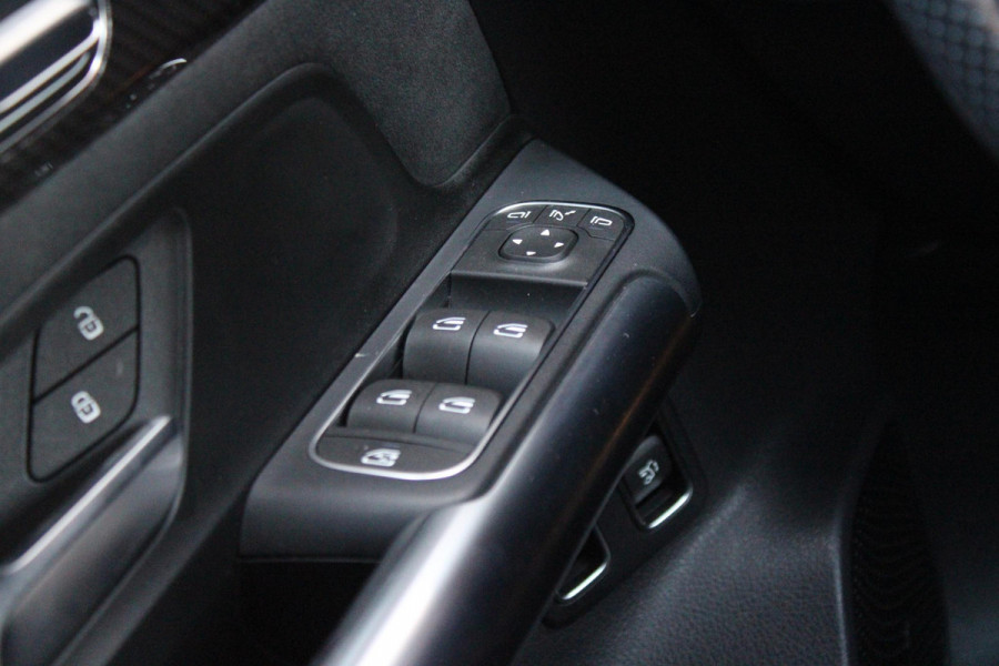 Mercedes-Benz GLA 250 e AMG LINE "NIEUW MODEL!" | PANORAMISCH SCHUIF/KANTEL DAK | ELEKTRISCH BEDIENBARE VOORSTOELEN MET GEHEUGENFUNCTIE EN "ZITKINEMATICA" | DRAADLOZE APPLE CARPLAY/ANDROID AUTO | NIGHT PAKKET: DAKRELING ZWART, ZIJRUITEN EN ACHTERRUITEN ZWART, LICHTMETALEN VELGEN 19" ZWART | HEAD UP DISPLAY | REALITY-NAVIGATIE  | 360° CAMERA | MULTI BEAM LED KOPLAMPEN | DODEHOEK DETECTIE | ADAPTIVE CRUISE CONTROL | KEYLESS GO | SFEER VERLICHTING | ELEKTRISCH BEDIENBARE ACHTERKLEP | DRAADLOZE TELEFOONLADER |