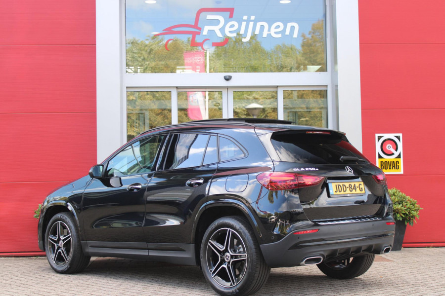 Mercedes-Benz GLA 250 e AMG LINE "NIEUW MODEL!" | PANORAMISCH SCHUIF/KANTEL DAK | ELEKTRISCH BEDIENBARE VOORSTOELEN MET GEHEUGENFUNCTIE EN "ZITKINEMATICA" | DRAADLOZE APPLE CARPLAY/ANDROID AUTO | NIGHT PAKKET: DAKRELING ZWART, ZIJRUITEN EN ACHTERRUITEN ZWART, LICHTMETALEN VELGEN 19" ZWART | HEAD UP DISPLAY | REALITY-NAVIGATIE  | 360° CAMERA | MULTI BEAM LED KOPLAMPEN | DODEHOEK DETECTIE | ADAPTIVE CRUISE CONTROL | KEYLESS GO | SFEER VERLICHTING | ELEKTRISCH BEDIENBARE ACHTERKLEP | DRAADLOZE TELEFOONLADER |