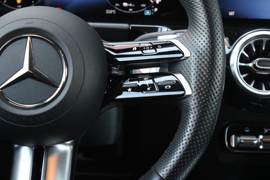 Mercedes-Benz GLA 250 e AMG LINE "NIEUW MODEL!" | PANORAMISCH SCHUIF/KANTEL DAK | ELEKTRISCH BEDIENBARE VOORSTOELEN MET GEHEUGENFUNCTIE EN "ZITKINEMATICA" | DRAADLOZE APPLE CARPLAY/ANDROID AUTO | NIGHT PAKKET: DAKRELING ZWART, ZIJRUITEN EN ACHTERRUITEN ZWART, LICHTMETALEN VELGEN 19" ZWART | HEAD UP DISPLAY | REALITY-NAVIGATIE  | 360° CAMERA | MULTI BEAM LED KOPLAMPEN | DODEHOEK DETECTIE | ADAPTIVE CRUISE CONTROL | KEYLESS GO | SFEER VERLICHTING | ELEKTRISCH BEDIENBARE ACHTERKLEP | DRAADLOZE TELEFOONLADER |