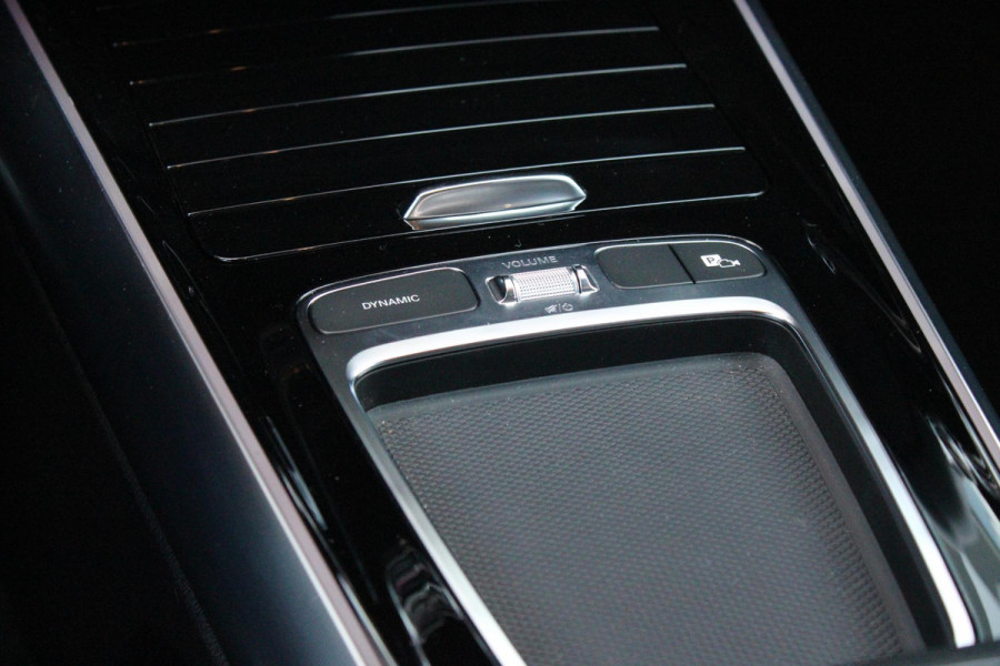 Mercedes-Benz GLA 250 e AMG LINE "NIEUW MODEL!" | PANORAMISCH SCHUIF/KANTEL DAK | ELEKTRISCH BEDIENBARE VOORSTOELEN MET GEHEUGENFUNCTIE EN "ZITKINEMATICA" | DRAADLOZE APPLE CARPLAY/ANDROID AUTO | NIGHT PAKKET: DAKRELING ZWART, ZIJRUITEN EN ACHTERRUITEN ZWART, LICHTMETALEN VELGEN 19" ZWART | HEAD UP DISPLAY | REALITY-NAVIGATIE  | 360° CAMERA | MULTI BEAM LED KOPLAMPEN | DODEHOEK DETECTIE | ADAPTIVE CRUISE CONTROL | KEYLESS GO | SFEER VERLICHTING | ELEKTRISCH BEDIENBARE ACHTERKLEP | DRAADLOZE TELEFOONLADER |