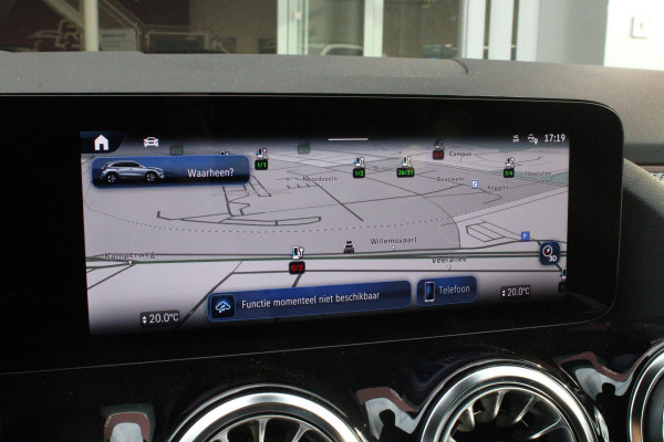 Mercedes-Benz GLA 250 e AMG LINE "NIEUW MODEL!" | PANORAMISCH SCHUIF/KANTEL DAK | ELEKTRISCH BEDIENBARE VOORSTOELEN MET GEHEUGENFUNCTIE EN "ZITKINEMATICA" | DRAADLOZE APPLE CARPLAY/ANDROID AUTO | NIGHT PAKKET: DAKRELING ZWART, ZIJRUITEN EN ACHTERRUITEN ZWART, LICHTMETALEN VELGEN 19" ZWART | HEAD UP DISPLAY | REALITY-NAVIGATIE  | 360° CAMERA | MULTI BEAM LED KOPLAMPEN | DODEHOEK DETECTIE | ADAPTIVE CRUISE CONTROL | KEYLESS GO | SFEER VERLICHTING | ELEKTRISCH BEDIENBARE ACHTERKLEP | DRAADLOZE TELEFOONLADER |