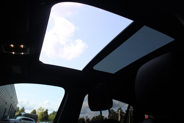 Mercedes-Benz GLA 250 e AMG LINE "NIEUW MODEL!" | PANORAMISCH SCHUIF/KANTEL DAK | ELEKTRISCH BEDIENBARE VOORSTOELEN MET GEHEUGENFUNCTIE EN "ZITKINEMATICA" | DRAADLOZE APPLE CARPLAY/ANDROID AUTO | NIGHT PAKKET: DAKRELING ZWART, ZIJRUITEN EN ACHTERRUITEN ZWART, LICHTMETALEN VELGEN 19" ZWART | HEAD UP DISPLAY | REALITY-NAVIGATIE  | 360° CAMERA | MULTI BEAM LED KOPLAMPEN | DODEHOEK DETECTIE | ADAPTIVE CRUISE CONTROL | KEYLESS GO | SFEER VERLICHTING | ELEKTRISCH BEDIENBARE ACHTERKLEP | DRAADLOZE TELEFOONLADER |