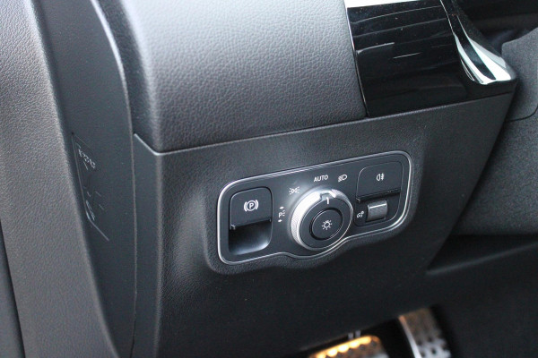 Mercedes-Benz GLA 250 e AMG LINE "NIEUW MODEL!" | PANORAMISCH SCHUIF/KANTEL DAK | ELEKTRISCH BEDIENBARE VOORSTOELEN MET GEHEUGENFUNCTIE EN "ZITKINEMATICA" | DRAADLOZE APPLE CARPLAY/ANDROID AUTO | NIGHT PAKKET: DAKRELING ZWART, ZIJRUITEN EN ACHTERRUITEN ZWART, LICHTMETALEN VELGEN 19" ZWART | HEAD UP DISPLAY | REALITY-NAVIGATIE  | 360° CAMERA | MULTI BEAM LED KOPLAMPEN | DODEHOEK DETECTIE | ADAPTIVE CRUISE CONTROL | KEYLESS GO | SFEER VERLICHTING | ELEKTRISCH BEDIENBARE ACHTERKLEP | DRAADLOZE TELEFOONLADER |