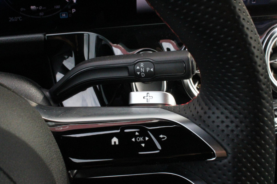 Mercedes-Benz GLA 250 e AMG LINE "NIEUW MODEL!" | PANORAMISCH SCHUIF/KANTEL DAK | ELEKTRISCH BEDIENBARE VOORSTOELEN MET GEHEUGENFUNCTIE EN "ZITKINEMATICA" | DRAADLOZE APPLE CARPLAY/ANDROID AUTO | NIGHT PAKKET: DAKRELING ZWART, ZIJRUITEN EN ACHTERRUITEN ZWART, LICHTMETALEN VELGEN 19" ZWART | HEAD UP DISPLAY | REALITY-NAVIGATIE  | 360° CAMERA | MULTI BEAM LED KOPLAMPEN | DODEHOEK DETECTIE | ADAPTIVE CRUISE CONTROL | KEYLESS GO | SFEER VERLICHTING | ELEKTRISCH BEDIENBARE ACHTERKLEP | DRAADLOZE TELEFOONLADER |