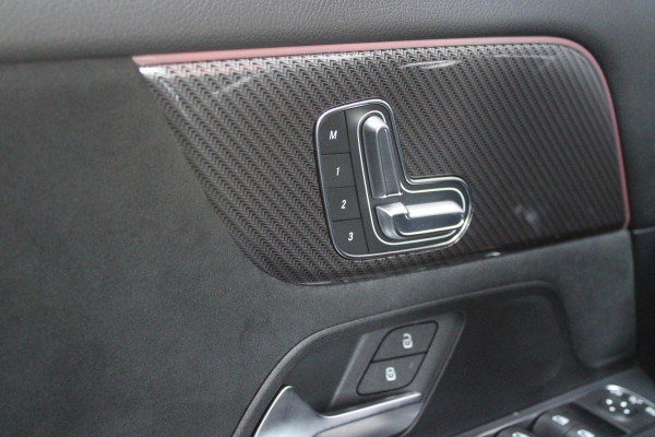 Mercedes-Benz GLA 250 e AMG LINE "NIEUW MODEL!" | PANORAMISCH SCHUIF/KANTEL DAK | ELEKTRISCH BEDIENBARE VOORSTOELEN MET GEHEUGENFUNCTIE EN "ZITKINEMATICA" | DRAADLOZE APPLE CARPLAY/ANDROID AUTO | NIGHT PAKKET: DAKRELING ZWART, ZIJRUITEN EN ACHTERRUITEN ZWART, LICHTMETALEN VELGEN 19" ZWART | HEAD UP DISPLAY | REALITY-NAVIGATIE  | 360° CAMERA | MULTI BEAM LED KOPLAMPEN | DODEHOEK DETECTIE | ADAPTIVE CRUISE CONTROL | KEYLESS GO | SFEER VERLICHTING | ELEKTRISCH BEDIENBARE ACHTERKLEP | DRAADLOZE TELEFOONLADER |