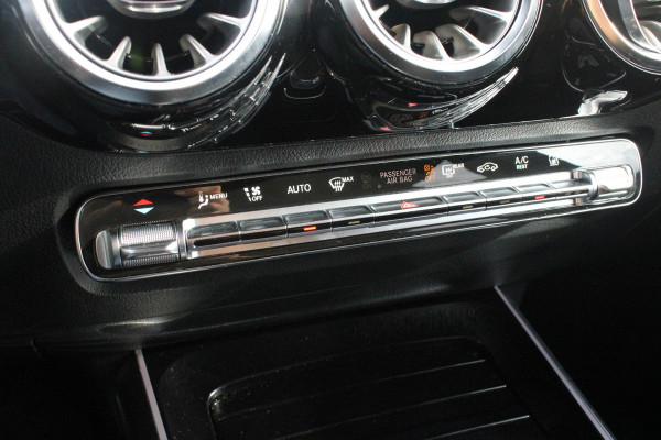 Mercedes-Benz GLA 250 e AMG LINE "NIEUW MODEL!" | PANORAMISCH SCHUIF/KANTEL DAK | ELEKTRISCH BEDIENBARE VOORSTOELEN MET GEHEUGENFUNCTIE EN "ZITKINEMATICA" | DRAADLOZE APPLE CARPLAY/ANDROID AUTO | NIGHT PAKKET: DAKRELING ZWART, ZIJRUITEN EN ACHTERRUITEN ZWART, LICHTMETALEN VELGEN 19" ZWART | HEAD UP DISPLAY | REALITY-NAVIGATIE  | 360° CAMERA | MULTI BEAM LED KOPLAMPEN | DODEHOEK DETECTIE | ADAPTIVE CRUISE CONTROL | KEYLESS GO | SFEER VERLICHTING | ELEKTRISCH BEDIENBARE ACHTERKLEP | DRAADLOZE TELEFOONLADER |