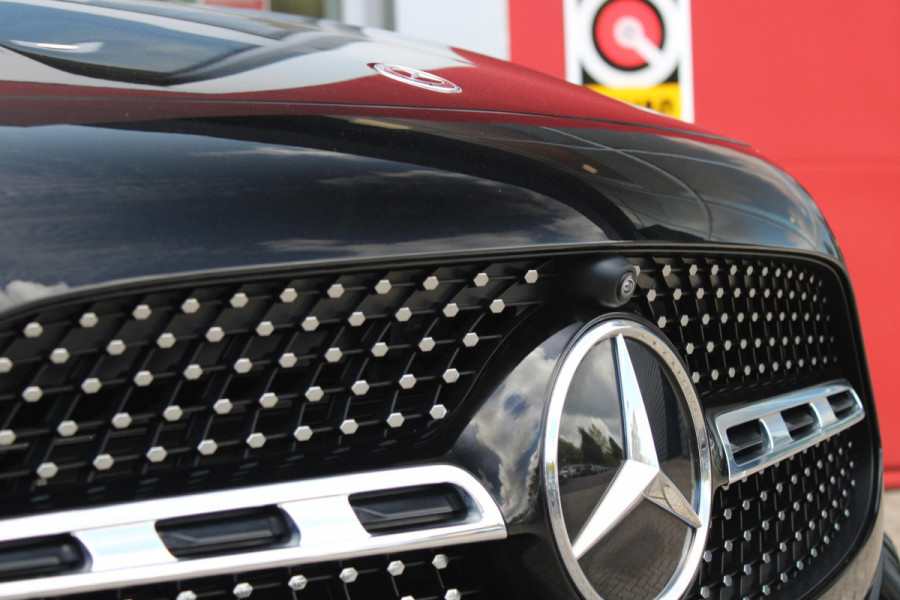 Mercedes-Benz GLA 250 e AMG LINE "NIEUW MODEL!" | PANORAMISCH SCHUIF/KANTEL DAK | ELEKTRISCH BEDIENBARE VOORSTOELEN MET GEHEUGENFUNCTIE EN "ZITKINEMATICA" | DRAADLOZE APPLE CARPLAY/ANDROID AUTO | NIGHT PAKKET: DAKRELING ZWART, ZIJRUITEN EN ACHTERRUITEN ZWART, LICHTMETALEN VELGEN 19" ZWART | HEAD UP DISPLAY | REALITY-NAVIGATIE  | 360° CAMERA | MULTI BEAM LED KOPLAMPEN | DODEHOEK DETECTIE | ADAPTIVE CRUISE CONTROL | KEYLESS GO | SFEER VERLICHTING | ELEKTRISCH BEDIENBARE ACHTERKLEP | DRAADLOZE TELEFOONLADER |