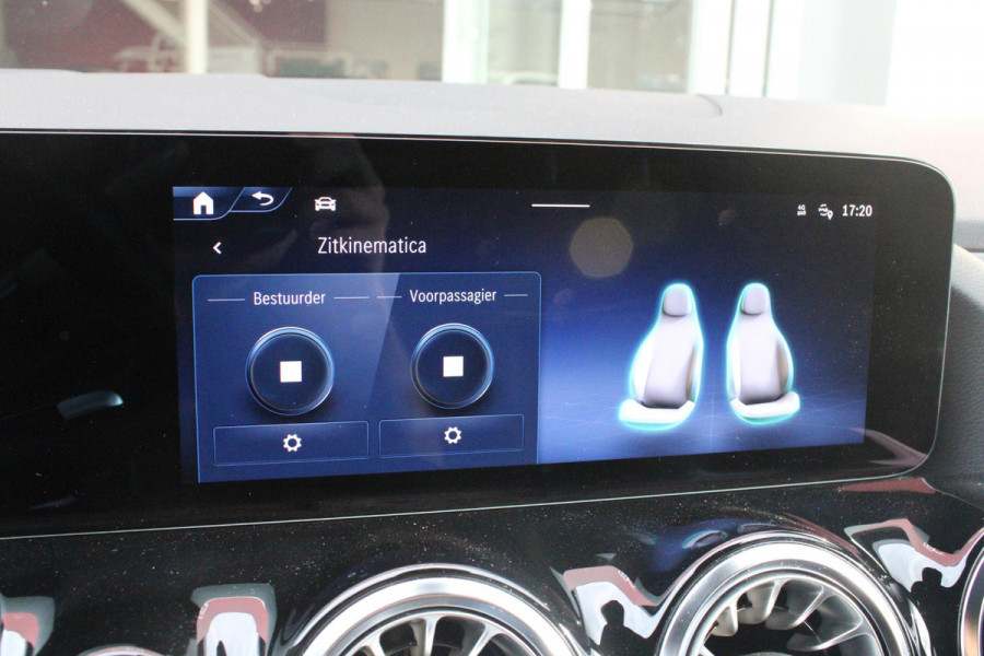 Mercedes-Benz GLA 250 e AMG LINE "NIEUW MODEL!" | PANORAMISCH SCHUIF/KANTEL DAK | ELEKTRISCH BEDIENBARE VOORSTOELEN MET GEHEUGENFUNCTIE EN "ZITKINEMATICA" | DRAADLOZE APPLE CARPLAY/ANDROID AUTO | NIGHT PAKKET: DAKRELING ZWART, ZIJRUITEN EN ACHTERRUITEN ZWART, LICHTMETALEN VELGEN 19" ZWART | HEAD UP DISPLAY | REALITY-NAVIGATIE  | 360° CAMERA | MULTI BEAM LED KOPLAMPEN | DODEHOEK DETECTIE | ADAPTIVE CRUISE CONTROL | KEYLESS GO | SFEER VERLICHTING | ELEKTRISCH BEDIENBARE ACHTERKLEP | DRAADLOZE TELEFOONLADER |