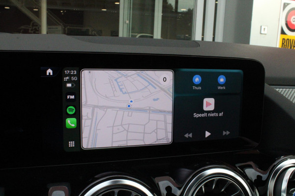 Mercedes-Benz GLA 250 e AMG LINE "NIEUW MODEL!" | PANORAMISCH SCHUIF/KANTEL DAK | ELEKTRISCH BEDIENBARE VOORSTOELEN MET GEHEUGENFUNCTIE EN "ZITKINEMATICA" | DRAADLOZE APPLE CARPLAY/ANDROID AUTO | NIGHT PAKKET: DAKRELING ZWART, ZIJRUITEN EN ACHTERRUITEN ZWART, LICHTMETALEN VELGEN 19" ZWART | HEAD UP DISPLAY | REALITY-NAVIGATIE  | 360° CAMERA | MULTI BEAM LED KOPLAMPEN | DODEHOEK DETECTIE | ADAPTIVE CRUISE CONTROL | KEYLESS GO | SFEER VERLICHTING | ELEKTRISCH BEDIENBARE ACHTERKLEP | DRAADLOZE TELEFOONLADER |