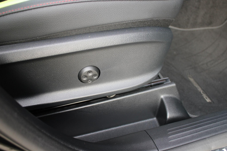 Mercedes-Benz GLA 250 e AMG LINE "NIEUW MODEL!" | PANORAMISCH SCHUIF/KANTEL DAK | ELEKTRISCH BEDIENBARE VOORSTOELEN MET GEHEUGENFUNCTIE EN "ZITKINEMATICA" | DRAADLOZE APPLE CARPLAY/ANDROID AUTO | NIGHT PAKKET: DAKRELING ZWART, ZIJRUITEN EN ACHTERRUITEN ZWART, LICHTMETALEN VELGEN 19" ZWART | HEAD UP DISPLAY | REALITY-NAVIGATIE  | 360° CAMERA | MULTI BEAM LED KOPLAMPEN | DODEHOEK DETECTIE | ADAPTIVE CRUISE CONTROL | KEYLESS GO | SFEER VERLICHTING | ELEKTRISCH BEDIENBARE ACHTERKLEP | DRAADLOZE TELEFOONLADER |