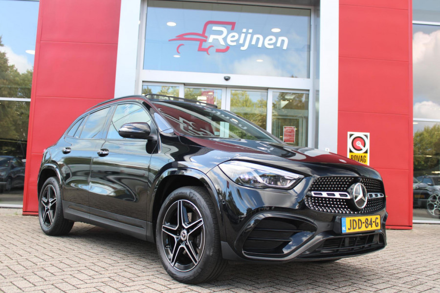 Mercedes-Benz GLA 250 e AMG LINE "NIEUW MODEL!" | PANORAMISCH SCHUIF/KANTEL DAK | ELEKTRISCH BEDIENBARE VOORSTOELEN MET GEHEUGENFUNCTIE EN "ZITKINEMATICA" | DRAADLOZE APPLE CARPLAY/ANDROID AUTO | NIGHT PAKKET: DAKRELING ZWART, ZIJRUITEN EN ACHTERRUITEN ZWART, LICHTMETALEN VELGEN 19" ZWART | HEAD UP DISPLAY | REALITY-NAVIGATIE  | 360° CAMERA | MULTI BEAM LED KOPLAMPEN | DODEHOEK DETECTIE | ADAPTIVE CRUISE CONTROL | KEYLESS GO | SFEER VERLICHTING | ELEKTRISCH BEDIENBARE ACHTERKLEP | DRAADLOZE TELEFOONLADER |