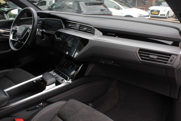 Audi e-tron Sportback 50 quattro S edition 71 kWh / SOH 94,4% / Trekhaak / Panoramadak / Camera / Luchtvering / 20'' / Leder&Alcantara / DAB / ACC / Navigatie / Stoelverwarming
