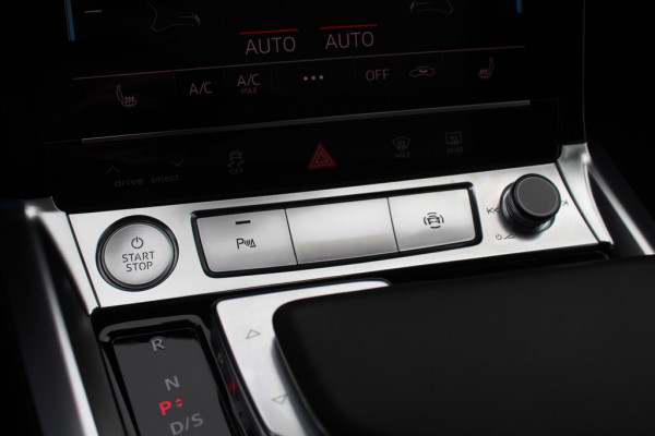 Audi e-tron Sportback 50 quattro S edition 71 kWh / SOH 94,4% / Trekhaak / Panoramadak / Camera / Luchtvering / 20'' / Leder&Alcantara / DAB / ACC / Navigatie / Stoelverwarming