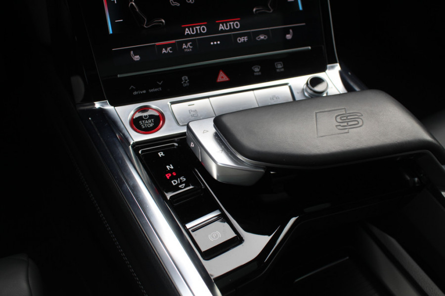 Audi e-tron Sportback 50 quattro S edition 71 kWh / SOH 94,4% / Trekhaak / Panoramadak / Camera / Luchtvering / 20'' / Leder&Alcantara / DAB / ACC / Navigatie / Stoelverwarming