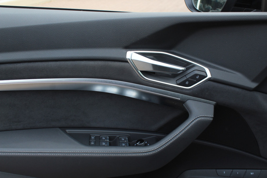 Audi e-tron Sportback 50 quattro S edition 71 kWh / SOH 94,4% / Trekhaak / Panoramadak / Camera / Luchtvering / 20'' / Leder&Alcantara / DAB / ACC / Navigatie / Stoelverwarming