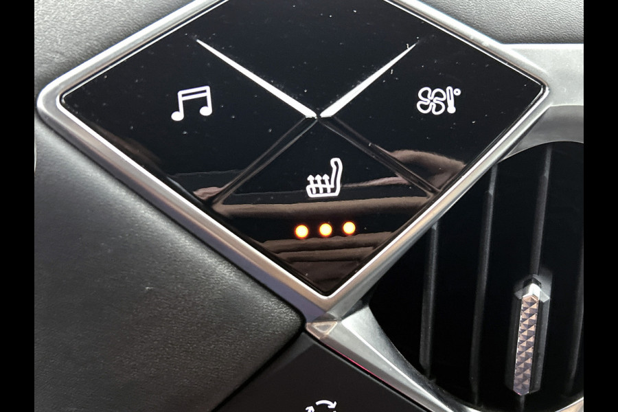 DS DS 3 Crossback E-Tense Executive 50 kWh / 100% Elektrisch / 100% Stijlvol / Cruise ctr. / Lm velg. / Airco-ecc / Navigatie / DAB / Privacy Glass / Achteruitrijcamera met 180° Vision + parkeersensoren vóór en achter / Apk 05-2027