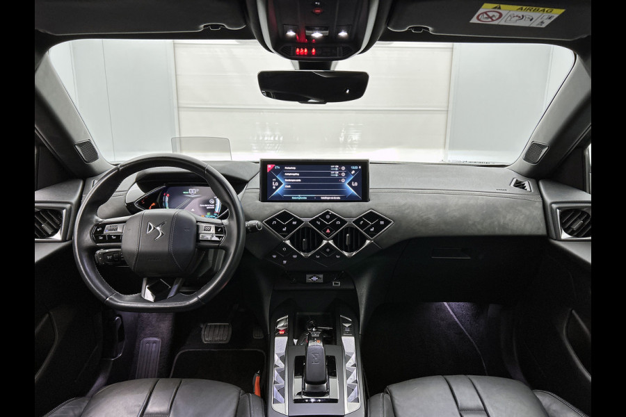 DS DS 3 Crossback E-Tense Executive 50 kWh / 100% Elektrisch / 100% Stijlvol / Cruise ctr. / Lm velg. / Airco-ecc / Navigatie / DAB / Privacy Glass / Achteruitrijcamera met 180° Vision + parkeersensoren vóór en achter / Apk 05-2027
