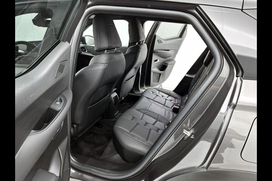 DS DS 3 Crossback E-Tense Executive 50 kWh / 100% Elektrisch / 100% Stijlvol / Cruise ctr. / Lm velg. / Airco-ecc / Navigatie / DAB / Privacy Glass / Achteruitrijcamera met 180° Vision + parkeersensoren vóór en achter / Apk 05-2027