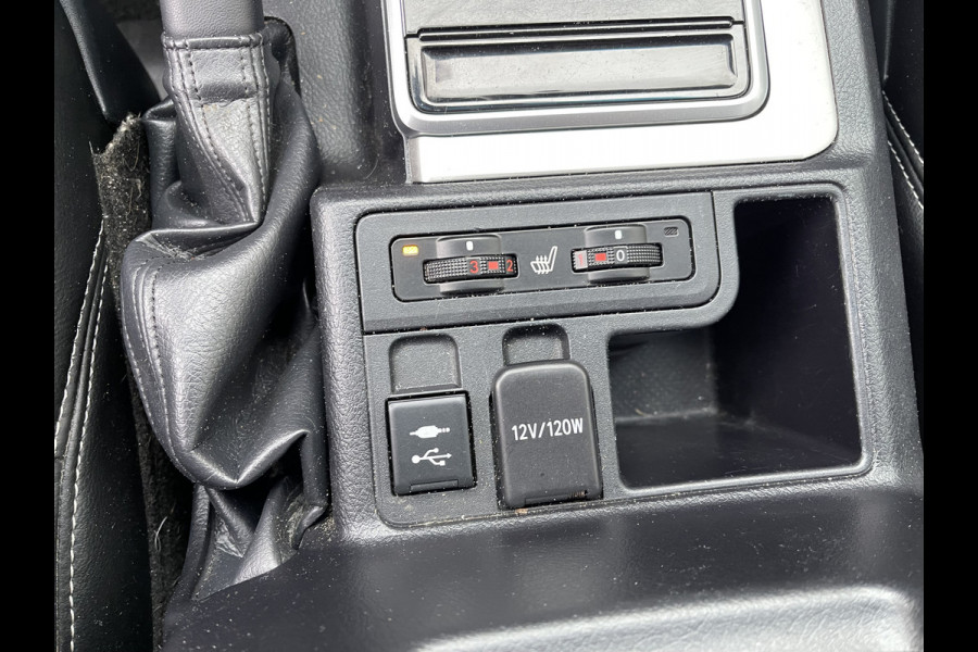 Toyota Land Cruiser 2.8 D-4D-F 177pk Challenger High Roof Blind Van 4x4 grijs kenteken / vaste prijs rijklaar € 34.950 ex btw / lease vanaf € 570 / trekhaak 3500 kg / zilver metallic / euro 6 diesel / leer / automaat