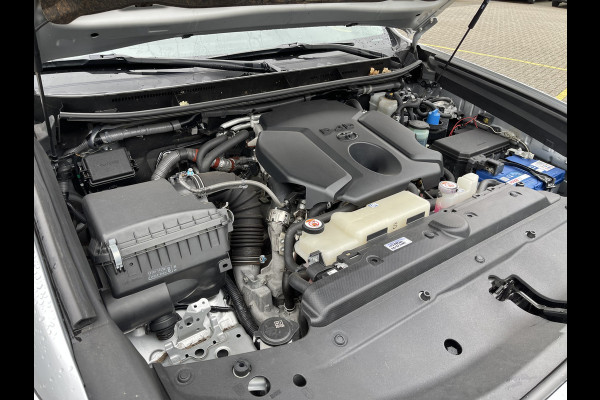 Toyota Land Cruiser 2.8 D-4D-F 177pk Challenger High Roof Blind Van 4x4 grijs kenteken / vaste prijs rijklaar € 34.950 ex btw / lease vanaf € 570 / trekhaak 3500 kg / zilver metallic / euro 6 diesel / leer / automaat