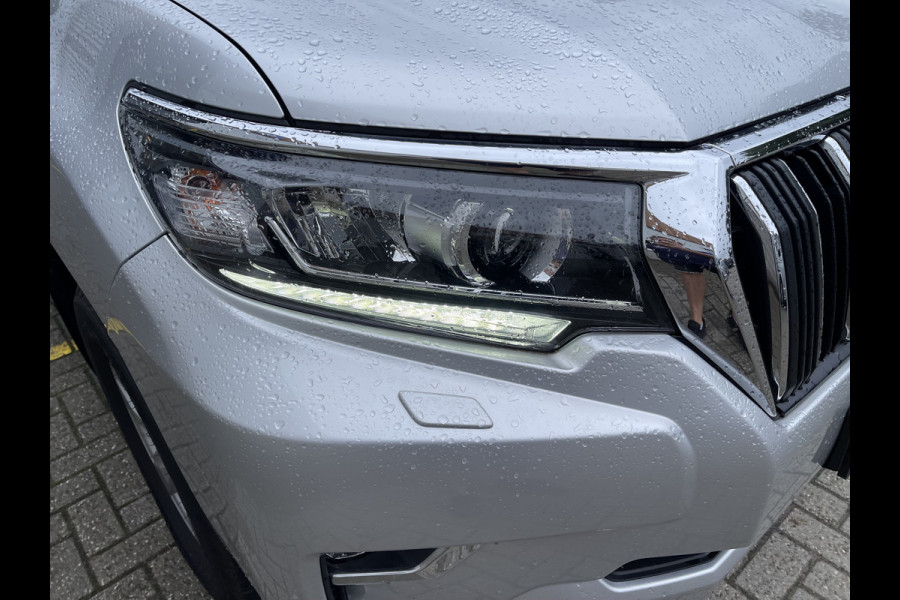 Toyota Land Cruiser 2.8 D-4D-F 177pk Challenger High Roof Blind Van 4x4 grijs kenteken / vaste prijs rijklaar € 34.950 ex btw / lease vanaf € 570 / trekhaak 3500 kg / zilver metallic / euro 6 diesel / leer / automaat