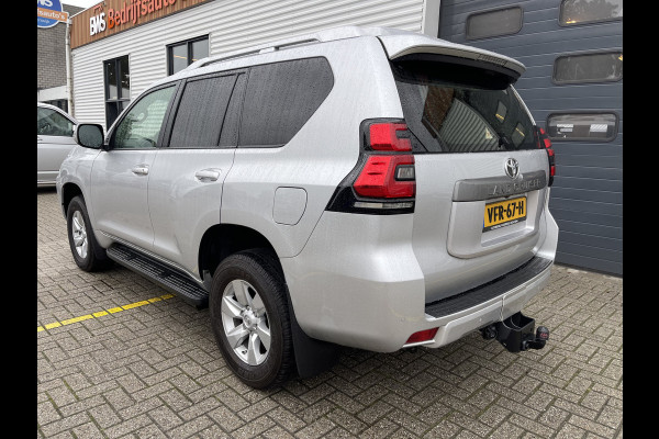 Toyota Land Cruiser 2.8 D-4D-F 177pk Challenger High Roof Blind Van 4x4 grijs kenteken / vaste prijs rijklaar € 34.950 ex btw / lease vanaf € 570 / trekhaak 3500 kg / zilver metallic / euro 6 diesel / leer / automaat