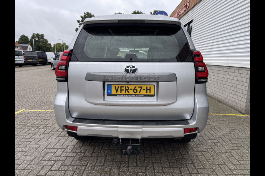 Toyota Land Cruiser 2.8 D-4D-F 177pk Challenger High Roof Blind Van 4x4 grijs kenteken / vaste prijs rijklaar € 34.950 ex btw / lease vanaf € 570 / trekhaak 3500 kg / zilver metallic / euro 6 diesel / leer / automaat