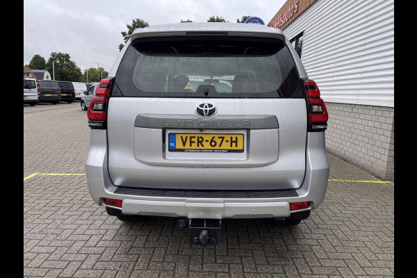 Toyota Land Cruiser 2.8 D-4D-F 177pk Challenger High Roof Blind Van 4x4 grijs kenteken / vaste prijs rijklaar € 34.950 ex btw / lease vanaf € 570 / trekhaak 3500 kg / zilver metallic / euro 6 diesel / leer / automaat