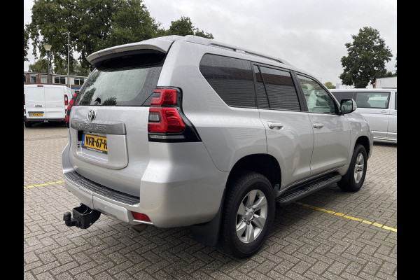 Toyota Land Cruiser 2.8 D-4D-F 177pk Challenger High Roof Blind Van 4x4 grijs kenteken / vaste prijs rijklaar € 34.950 ex btw / lease vanaf € 570 / trekhaak 3500 kg / zilver metallic / euro 6 diesel / leer / automaat