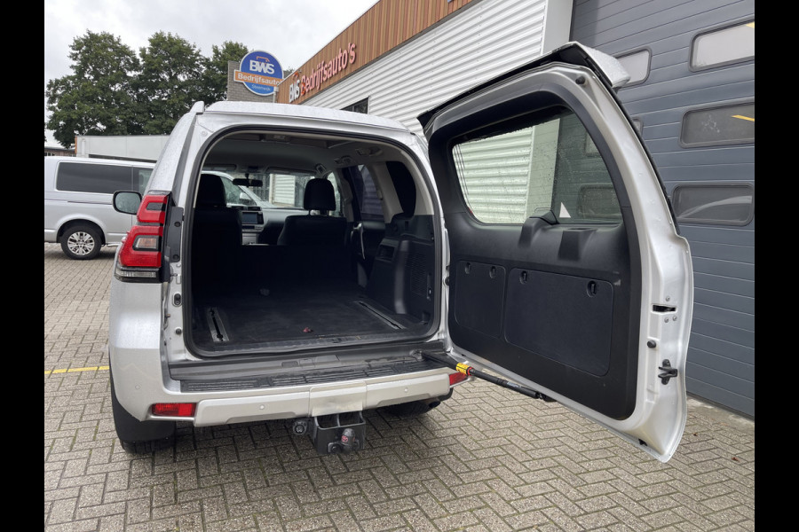 Toyota Land Cruiser 2.8 D-4D-F 177pk Challenger High Roof Blind Van 4x4 grijs kenteken / vaste prijs rijklaar € 34.950 ex btw / lease vanaf € 570 / trekhaak 3500 kg / zilver metallic / euro 6 diesel / leer / automaat