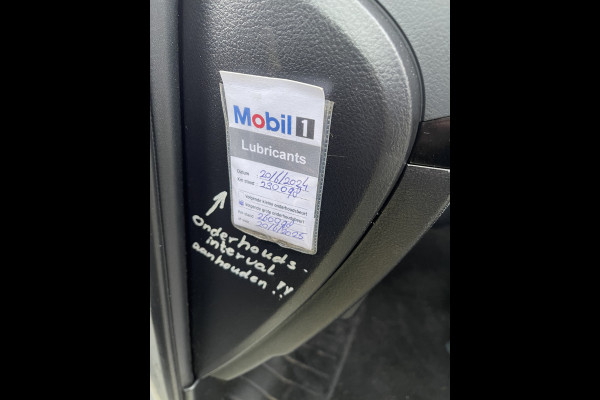 Toyota Land Cruiser 2.8 D-4D-F 177pk Challenger High Roof Blind Van 4x4 grijs kenteken / vaste prijs rijklaar € 34.950 ex btw / lease vanaf € 570 / trekhaak 3500 kg / zilver metallic / euro 6 diesel / leer / automaat