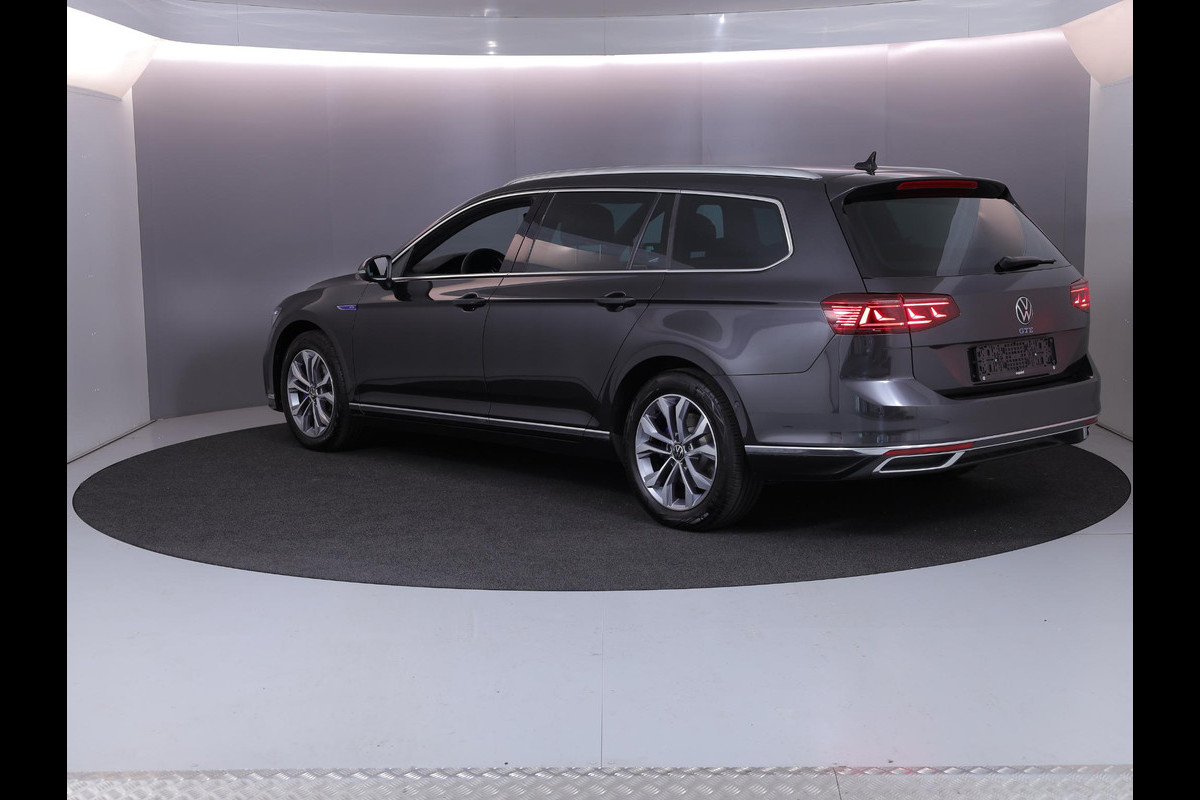 Volkswagen Passat Variant 1.4 TSI PHEV GTE Business 218 pk Automaat (DSG) | Navigatie | Parkeersensoren (Park assist) | Achteruitrijcamera | Stoelverwarming | Matrix LED koplampen |