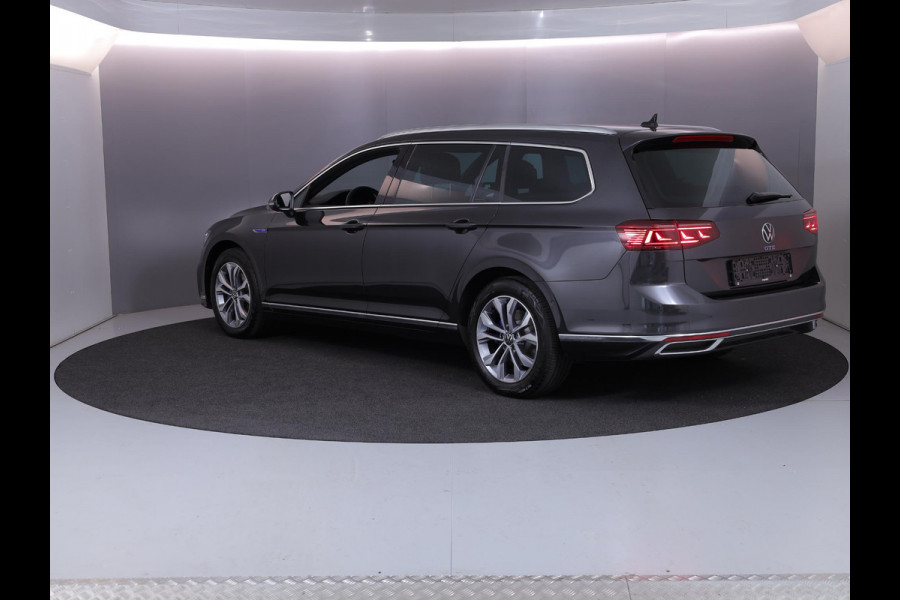 Volkswagen Passat Variant 1.4 TSI PHEV GTE Business 218 pk Automaat (DSG) | Navigatie | Parkeersensoren (Park assist) | Achteruitrijcamera | Stoelverwarming | Matrix LED koplampen |