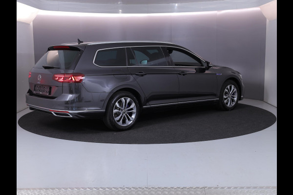 Volkswagen Passat Variant 1.4 TSI PHEV GTE Business 218 pk Automaat (DSG) | Navigatie | Parkeersensoren (Park assist) | Achteruitrijcamera | Stoelverwarming | Matrix LED koplampen |