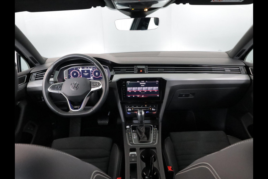 Volkswagen Passat Variant 1.4 TSI PHEV GTE Business 218 pk Automaat (DSG) | Navigatie | Parkeersensoren (Park assist) | Achteruitrijcamera | Stoelverwarming | Matrix LED koplampen |