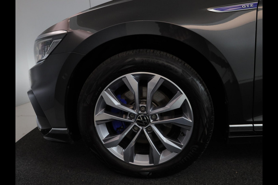 Volkswagen Passat Variant 1.4 TSI PHEV GTE Business 218 pk Automaat (DSG) | Navigatie | Parkeersensoren (Park assist) | Achteruitrijcamera | Stoelverwarming | Matrix LED koplampen |