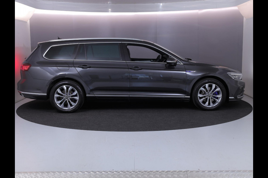 Volkswagen Passat Variant 1.4 TSI PHEV GTE Business 218 pk Automaat (DSG) | Navigatie | Parkeersensoren (Park assist) | Achteruitrijcamera | Stoelverwarming | Matrix LED koplampen |
