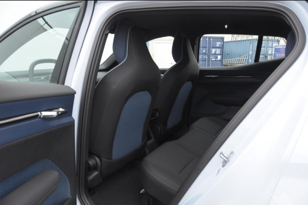 Volvo EX30 272PK Ext. Range Plus / Adaptieve Cruise Control/ Dodehoek Detectie / Parkeersensoren voor en achter/ Achteruitrijcamera/ Warmtepomp/ Google Services/W