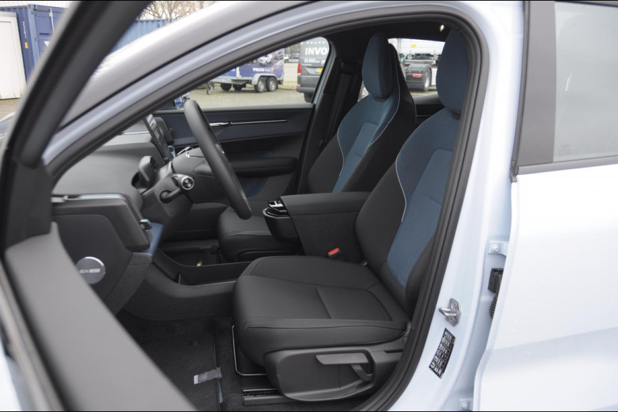 Volvo EX30 272PK Ext. Range Plus / Adaptieve Cruise Control/ Dodehoek Detectie / Parkeersensoren voor en achter/ Achteruitrijcamera/ Warmtepomp/ Google Services/W