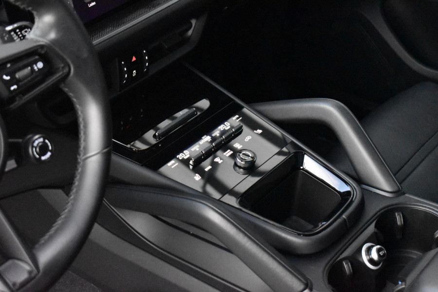 Porsche Cayenne 3.0 E-Hybrid 470pk SportDesign | Pano | Bijrij. Display | Matrix | ACC | 22'' Wielen | Trekhaak | Achterasbest. | Bose |