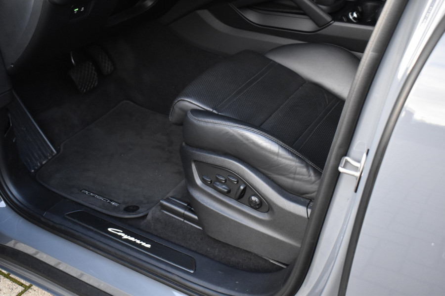 Porsche Cayenne 3.0 E-Hybrid 470pk SportDesign | Pano | Bijrij. Display | Matrix | ACC | 22'' Wielen | Trekhaak | Achterasbest. | Bose |