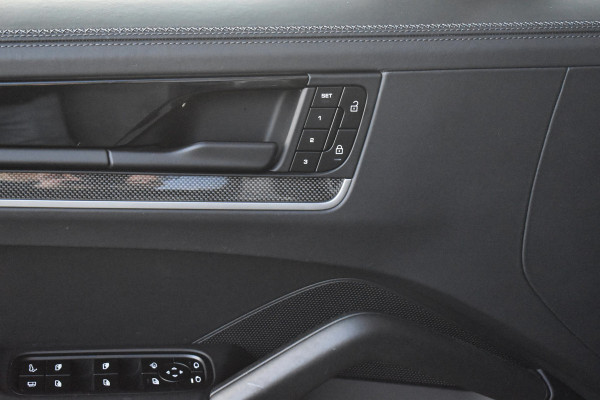 Porsche Cayenne 3.0 E-Hybrid 470pk SportDesign | Pano | Bijrij. Display | Matrix | ACC | 22'' Wielen | Trekhaak | Achterasbest. | Bose |