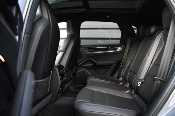 Porsche Cayenne 3.0 E-Hybrid 470pk SportDesign | Pano | Bijrij. Display | Matrix | ACC | 22'' Wielen | Trekhaak | Achterasbest. | Bose |
