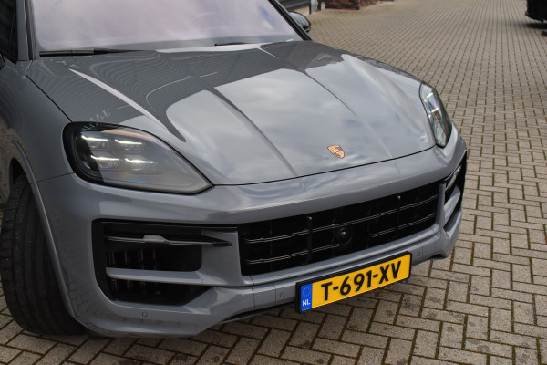 Porsche Cayenne 3.0 E-Hybrid 470pk SportDesign | Pano | Bijrij. Display | Matrix | ACC | 22'' Wielen | Trekhaak | Achterasbest. | Bose |