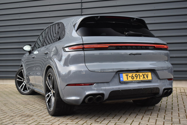 Porsche Cayenne 3.0 E-Hybrid 470pk SportDesign | Pano | Bijrij. Display | Matrix | ACC | 22'' Wielen | Trekhaak | Achterasbest. | Bose |