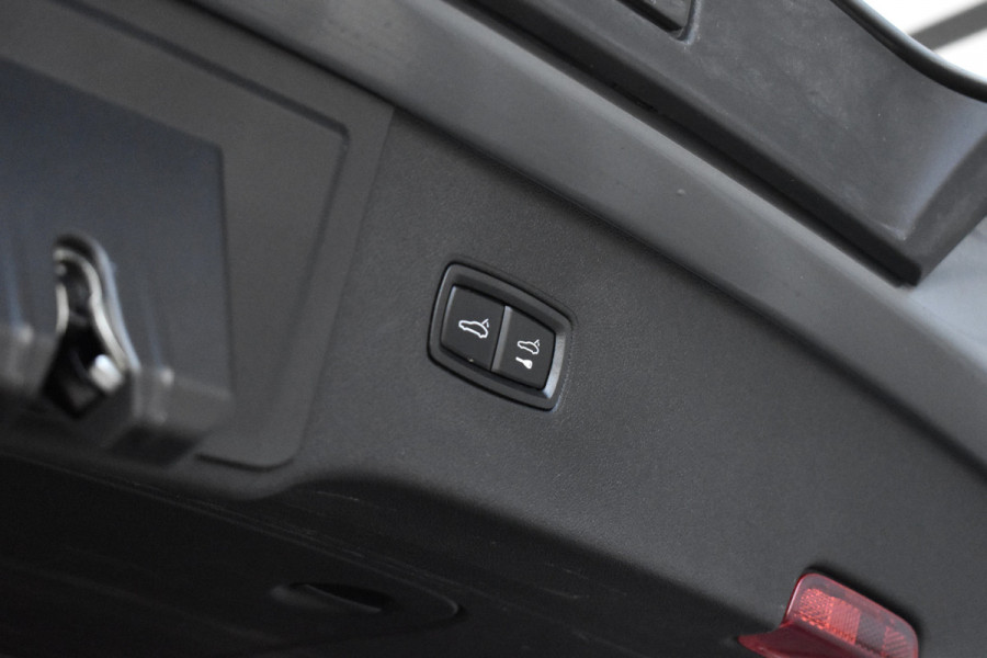 Porsche Cayenne 3.0 E-Hybrid 470pk SportDesign | Pano | Bijrij. Display | Matrix | ACC | 22'' Wielen | Trekhaak | Achterasbest. | Bose |