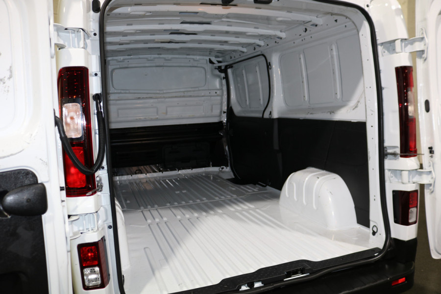 Nissan Primastar 2.0 dCi 130pk L2 H1 Airco Navigatie Camera Trekhaak