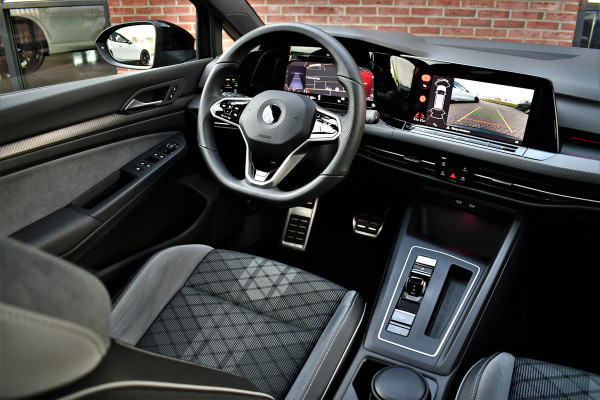 Volkswagen Golf 1.5 eTSI R-Line Pano 19inch Trekh IQ-light ACC Camera