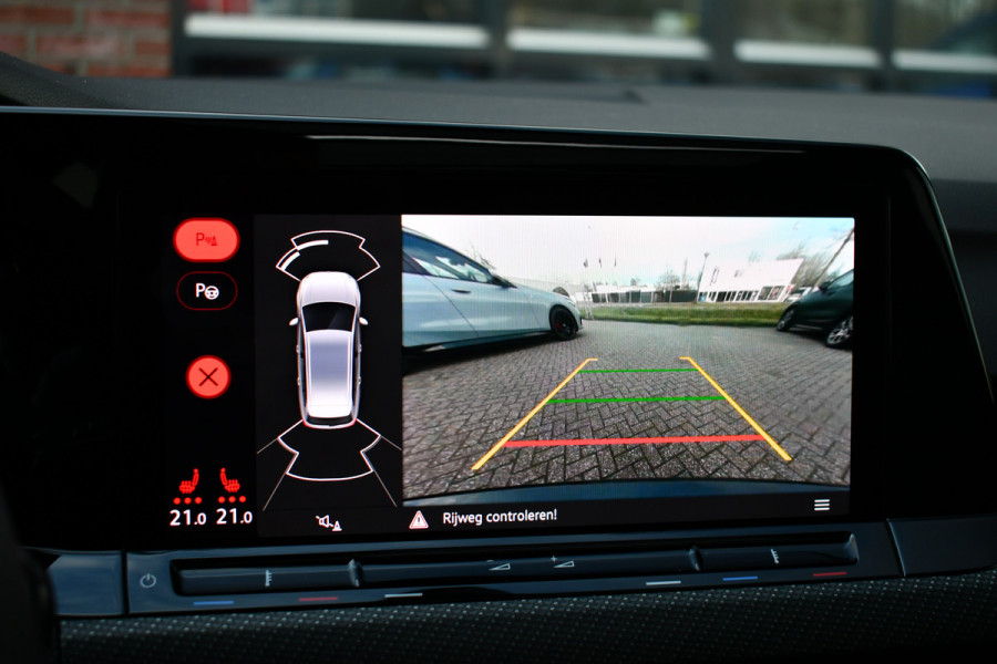 Volkswagen Golf 1.5 eTSI R-Line Pano 19inch Trekh IQ-light ACC Camera